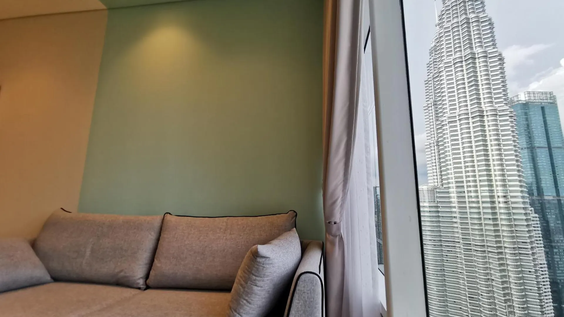 Apartment Sky Suites Klcc Premium Stay By Arumah Kuala Lumpur Malaysia